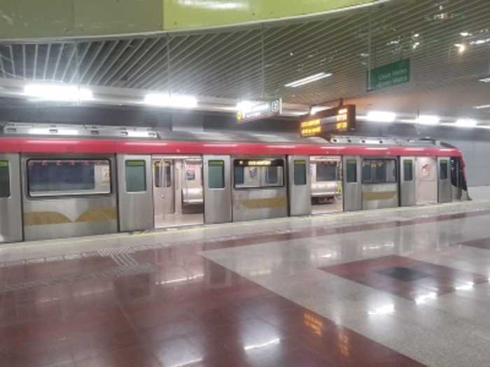 दिल्ली मेट्रो में लड़की संग दुर्व्यवहार मामले में महिला आयोग ने पुलिस को समन जारी कर मांगा ब्योरा दिल्ली मेट्रो में लड़की संग दुर्व्यवहार मामले में महिला आयोग ने पुलिस को समन जारी कर मांगा ब्योरा